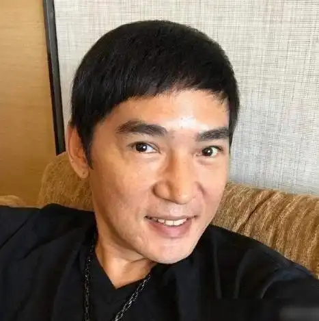 一婚净身出户,二婚娶初恋,53岁的焦恩俊容颜老去却幸福无比