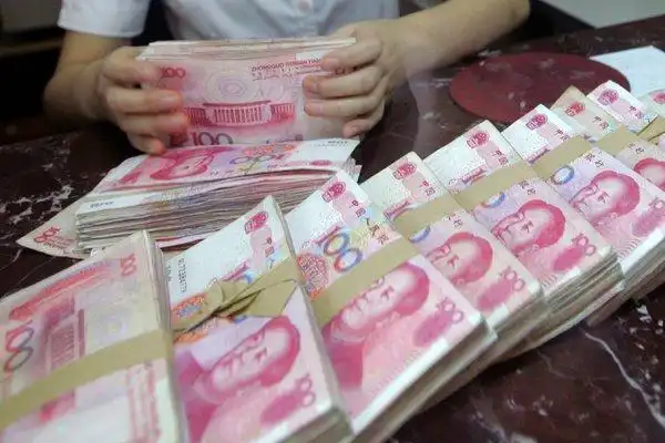 李稻葵谈人民币贬值中国央行为何选在此时搞汇改