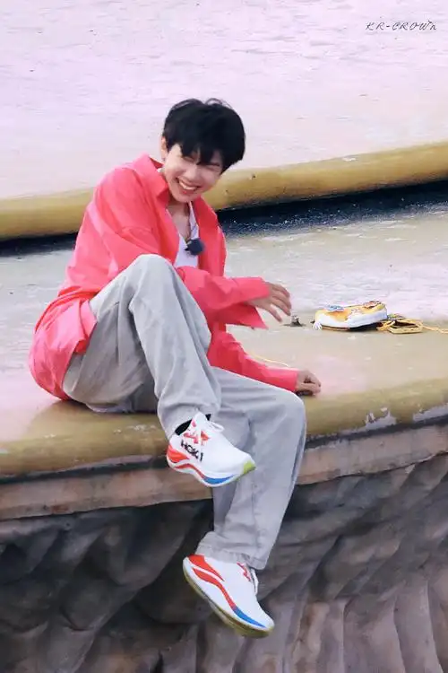 王源超话#为君加冕,伴君成王#  521份的晚安～98@tfboys-王源