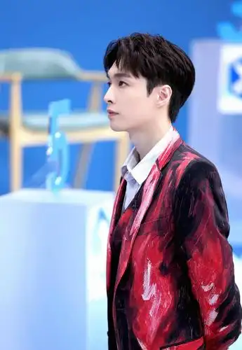 张艺兴《金曲青春》现场高清图释出,彰显热血本色