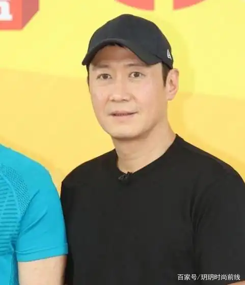 天王黎明不服老!一身黑衣 棒球帽,你能看出来53岁了吗