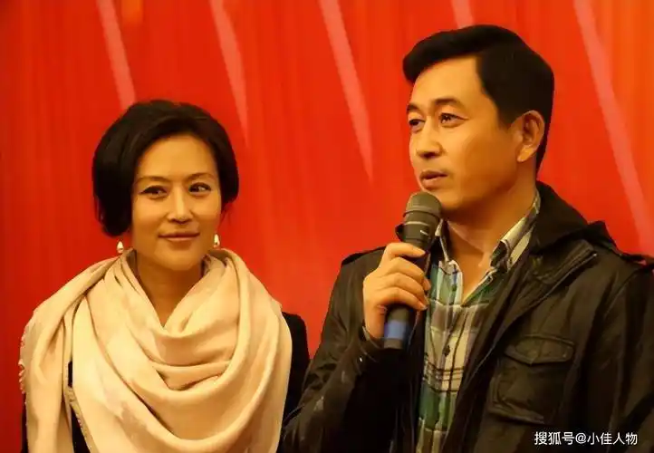 与张歆艺恋爱7年惨被抛弃,与小15岁女友闪婚_王志飞_李健_感情