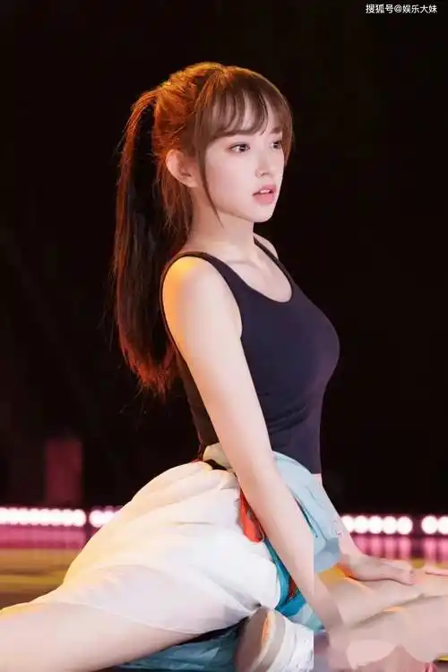 程潇最早是在韩国出道的,作为宇宙少女组合的一员,她凭借出色的舞蹈