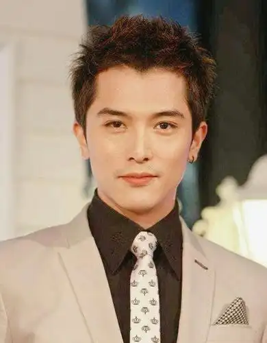 邱泽真的帅!十年后"渣男"标签撕下来,新电影上映重新被认可!