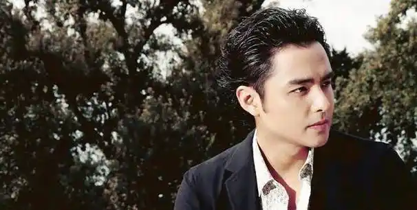 如今的明道已经39岁了,但是颜值和当年相比并没有多大的变化,他最辉煌