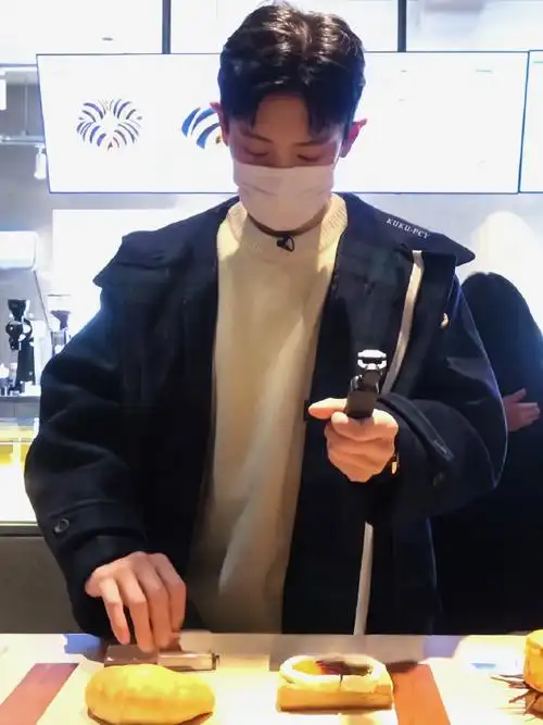 朴灿烈超话#朴灿烈心动时刻#【修图】女友视角拉满啊啊啊!