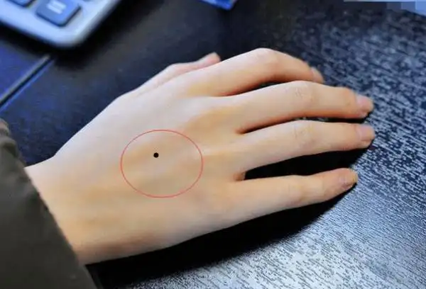 手背有痣代表什么财运好感情不畅