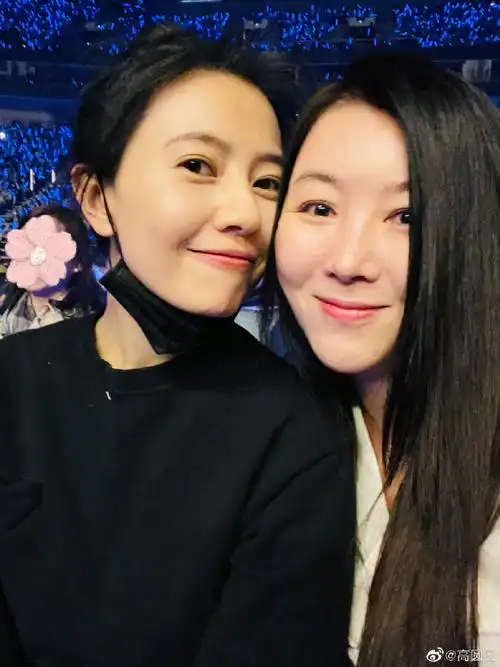 高圆圆骑车##老狼演唱会