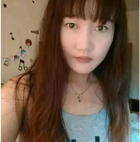 新浪微博平胸大赛冠军妹子比男人的胸还平图片欣赏