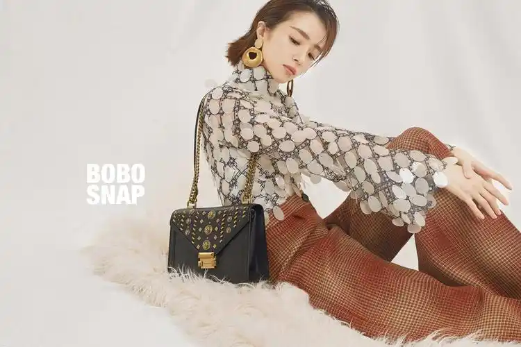 胡冰卿复古质感大片上线 文艺优雅有格调