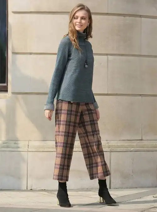 格纹裤子搭配复古与摩登的双向对话
