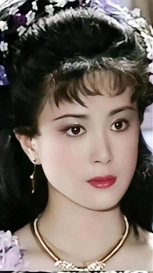 傅艺伟,从雾中走出的影坛传奇