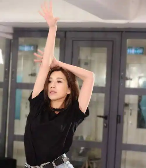 原创tvb黄智雯剧中独舞展优美气质生活中热爱跳舞充满阳光与活力