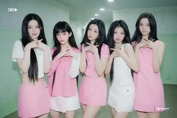 推出的5人女团,由wonhee,yunah,minju三位韩国成员和moka,iroha粱位