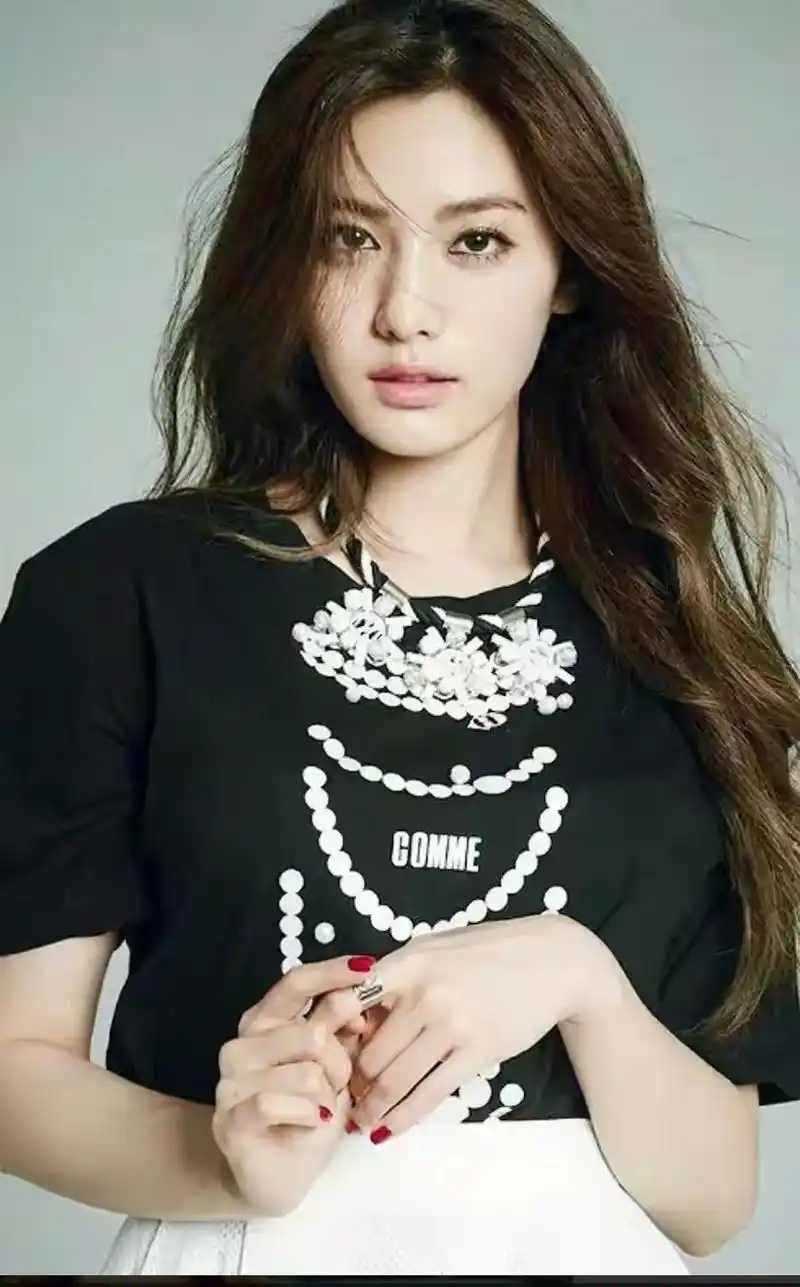 韩国美女林珍娜,天使面孔,曲线身材,恍若美人鱼转世.