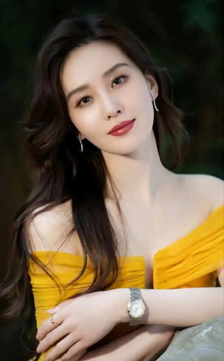 刘诗诗(原名刘诗施),1987年3月10日出生于北京市,中国内地影视女演员