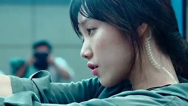 女警:李圣经从来没让我失望过,一招一式太飒了,好帅!