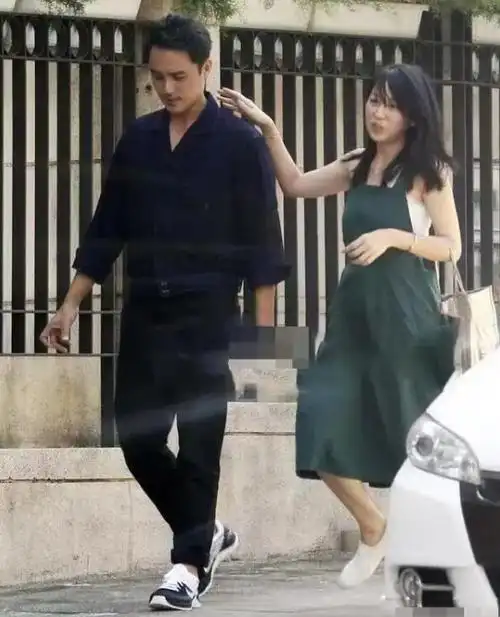 自从王婷萱和明道在一起以来,她很少公开露面,成为一名全职家庭主妇.