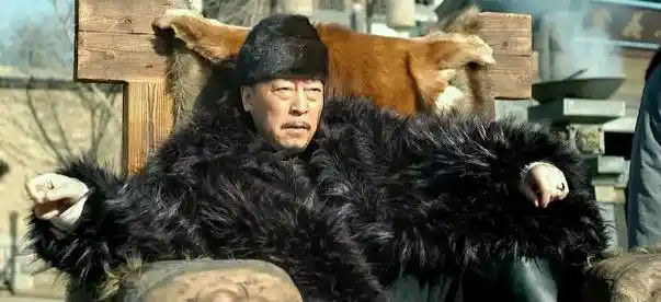 黄渤极少演电视剧,好不容易演了一部《锋刃》,也是倪大红来压阵演天津