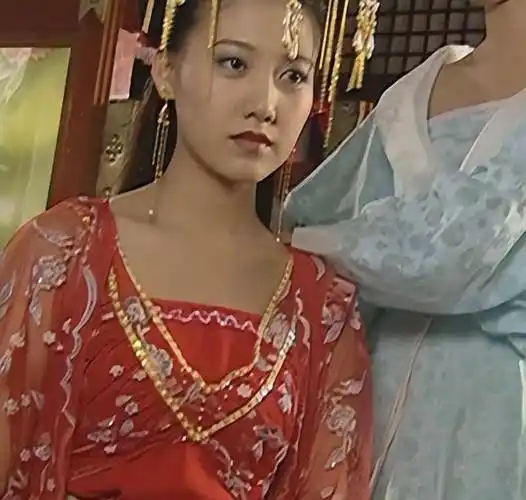 2006年1月25日,高露出演了一部古装剧《刁蛮公主》,在剧组中遇到了