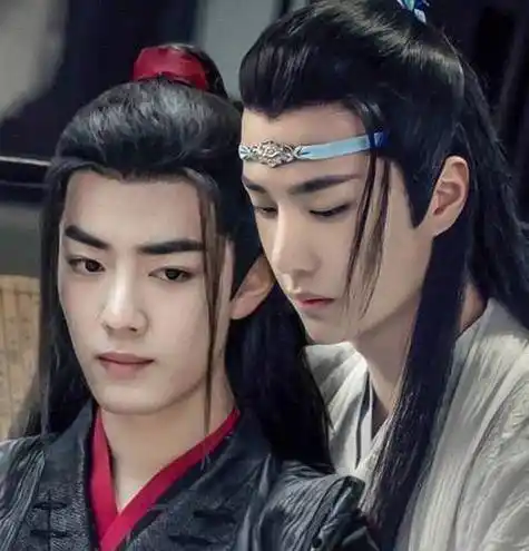 怪不得《陈情令》都不拍脚,肖战光脚金凌穿拖鞋,王一博是个"狠人"!