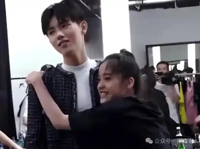 事实证明欧阳娜娜在丢人的道路上越走越远