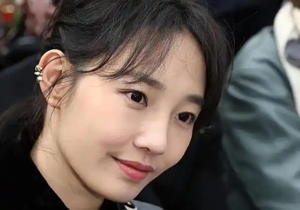 "一指禅"自毁星途七年后,白百何和王珞丹,终迎来各自的结局