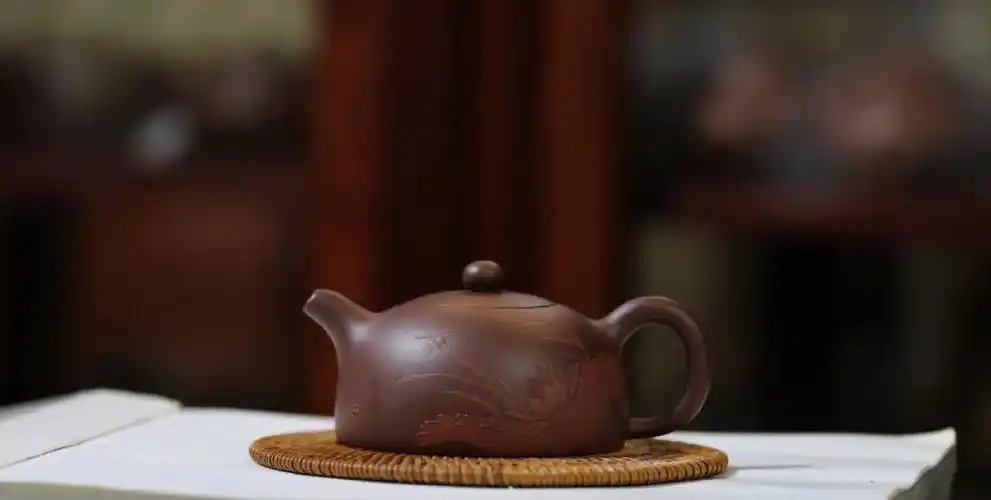 宜兴原矿紫砂全手工泥绘壶赵斌制