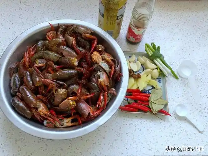 教你家常蒜蓉小龙虾最简单做法,不油炸蒜香浓郁不油腻,虾肉q弹好吃到