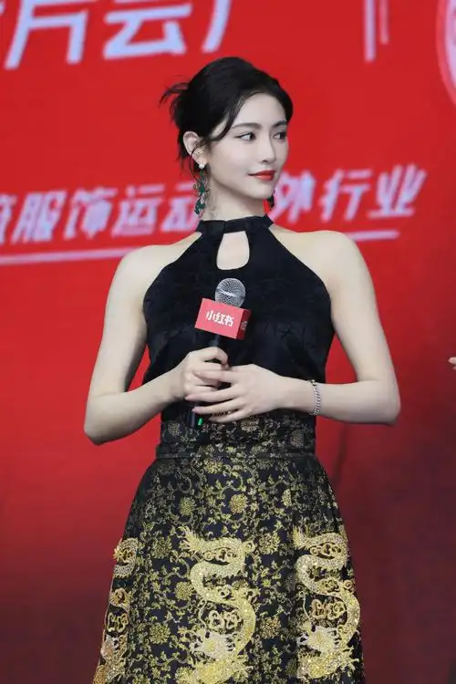 许佳琪的秀场日记