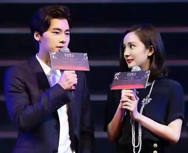 直到2019年除夕,李易峰被怀疑与网络名人贝在苏梅岛旅游.