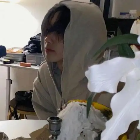 眼神里充满了无尽的忧伤,男人专用伤感头像图片