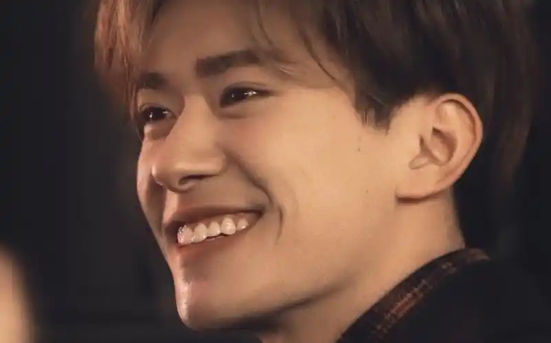 易烊千玺梨涡笑,真的好帅_哔哩哔哩_bilibili