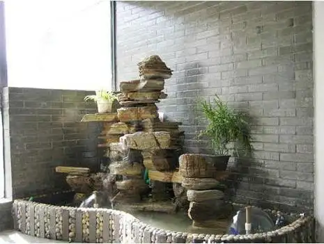 室内假山都以小型假山喷泉,小型假山鱼池为主,随着塑石假山的普及,且