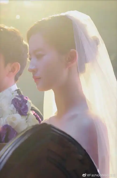 影视剧中的最美婚纱造型#刘亦菲 x 露水红颜 | 点到为止的艳,不可方