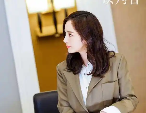 《谈判官》杨幂的八套衣服,图三最丑,图八让黄子韬痴迷_白色_大衣