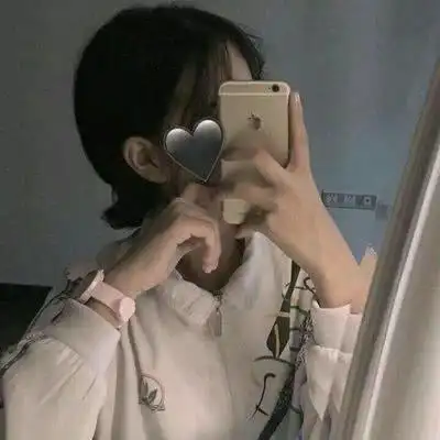 手机挡脸的女生头像看都看了点个赞评论一下在走吧笔芯爱你