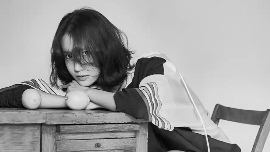 林允儿清纯写真时尚大片,短发女生的魅力__财经头条