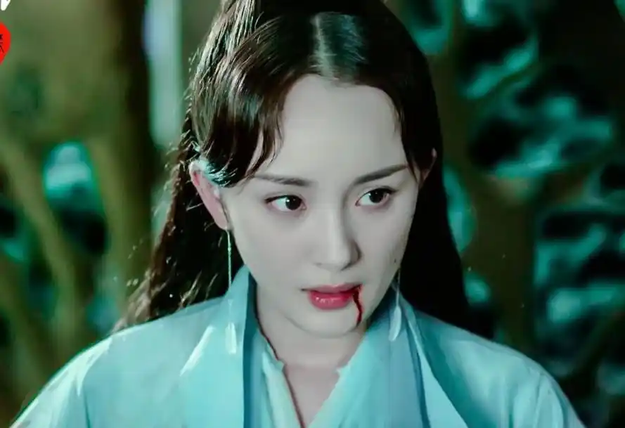女星演"吐血":杨幂霸气,刘亦菲像喷泉,唯独她假的尴尬!