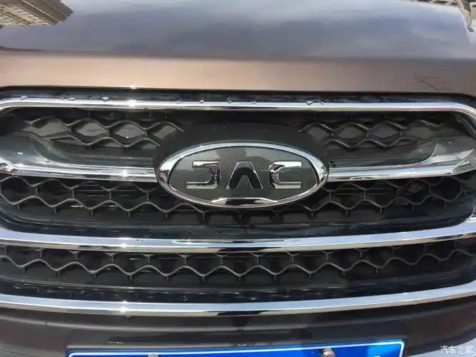 盾牌形状的jac车标,富有科技感.