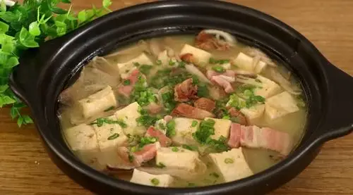 年味越来越浓了教你用年货之一的咸肉做腊肉河蚌炖豆腐