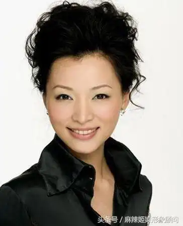 董卿的发型变化史,也是一部气质变化史!