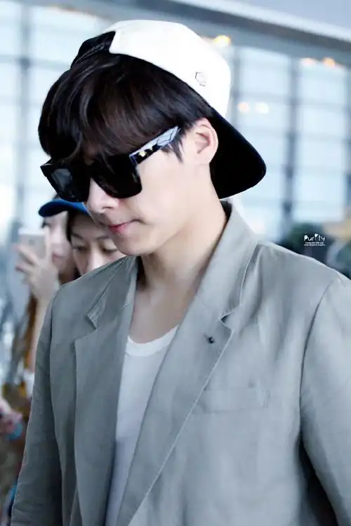 挑战每天按相册顺序发一张李易峰的照片