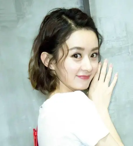 5 赵丽颖短发造型曝光 瞬间减龄萌翻了