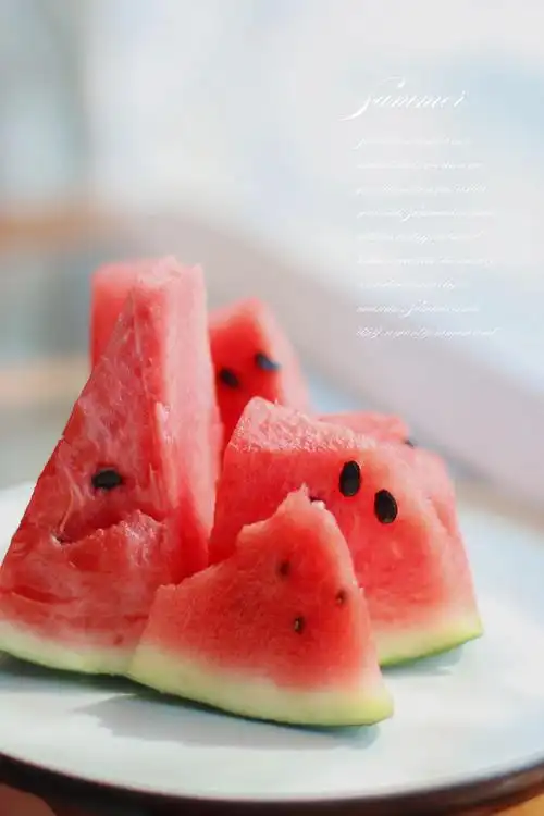 拍张好照片#清爽简约风之夏天来块西瓜吧