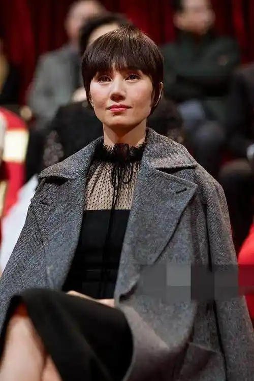 袁泉的未ps照比马伊琍老十岁,这样的眼睛太显老!_雷佳音_盛典_明星