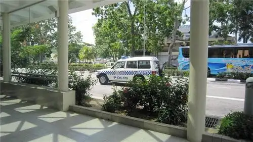 文莱的警车 也在抓违停