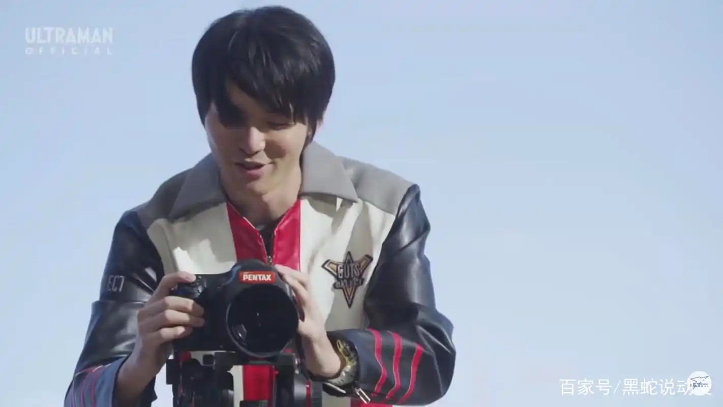 特利迦奥特曼完美致敬迪迦合照场面 野瑞队员:当年都是新城的错