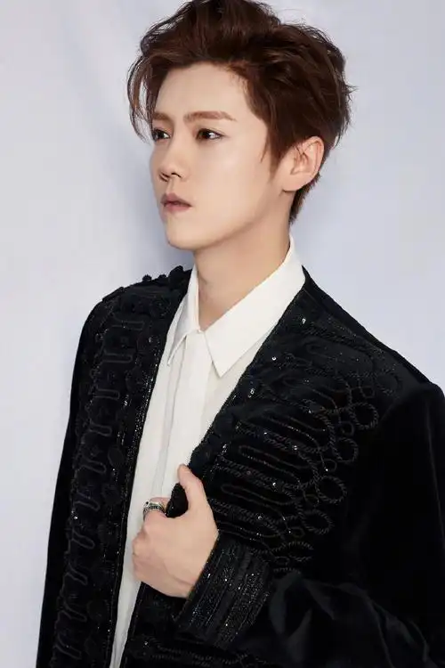 鹿晗优雅帅气写真图片66