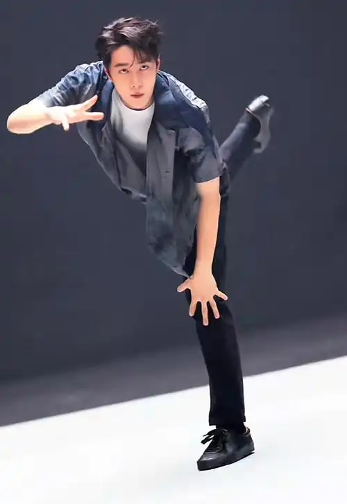 王一博亚运会霹雳舞宣传片领衔舞者